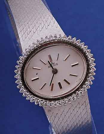 ARCTOS DAMENSCHMUCKBANDUHR, DEUTSCHLAND UM 1970, WG 585/000 HROD., LüNETTE M. DIAMANTBES., BODEN GEDR., HARTVERS., FORMANKERW. VON INTEX, KAL. ...