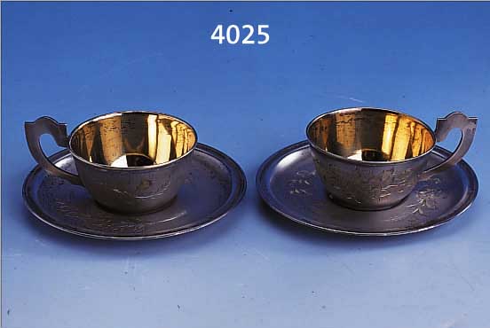 MOKKATASSEN-PAAR, RUßLAND UM 1900, 875ER SILBER, INNENVERGOLDUNG, FLORAL GRAVIERTTEILVERGOLDET, REIZVOLL