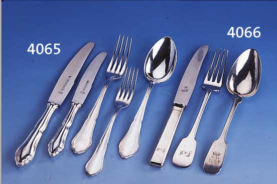 29-TEILIGES BESTECK, BERLIN UM 1820/30, SILBER ( 12- UND 13-LöTIG), BES.-MONOGR., Z.T. MIT ADELSKRONE, BEST. AUS: 6 MENUEGABELN,6 ...