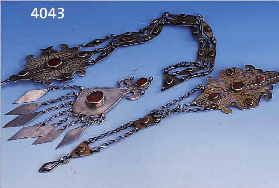 KONVOLUT 3 X TURKMENENBRUSTSCHMUCK, UM 1900, SILBER, TEILVERGOLDET, KARNEOLBESATZ, REICHE ABHäNGUNGEN, 1 X L CA. 19 CM, 1 X L CA.45 CM, 1 X ...