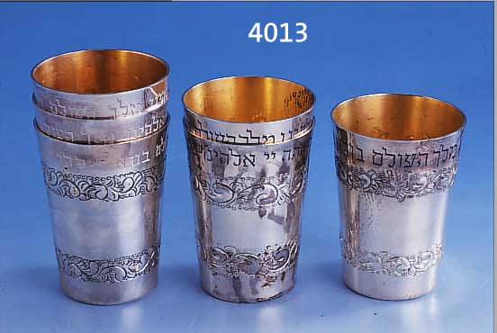 6 BECHER, JUDAIKA, 925ER SILBER, INNENVERGOL- DUNG, TOTAL CA. 750 G, HEBRäISCHER IN- SCHRIFT: GESEGNET SOLL SEIN DER DIESEN WEIN TRINKT, H ...
