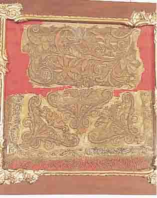 FRAGMENT IM RAHMEN UNTER GLAS, GOLDBROSCHIERT RAHMENGR?SSE 54 X 54CM,