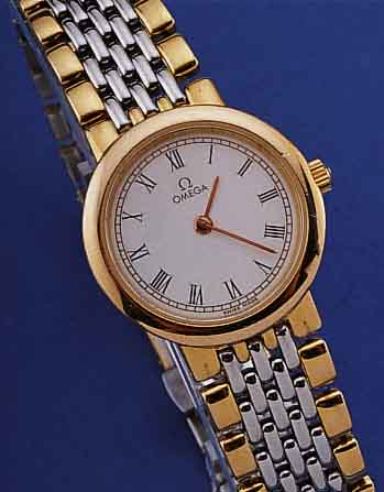 OMEGA DAMENARMBANDUHR DE VILLE, SCHWEIZ UM 1988, EDELST./GG INCL. BAND M. UNSICHTB. SICHERHEITSFALTSCHL., MINERALFLACHGL., EMAIL- FARB. ...