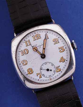 LONGINES HERRENARMBANDUHR, SCHWEIZ UM 1925, 925ER SILBER, CARREE-CAMBRE, BODEN U. GLASR. GEDR., AUßER KRONE U. LEDERB. ORIG.-ZUSTAND, EMAILBL. ...