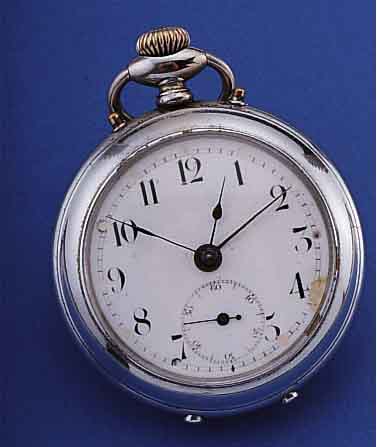 JUNGHANS TASCHENWECKER, DEUTSCHLAND UM 1925, METALL VERN., AUFSTELLB., EMAILBL. PROV.REST., ANKERW., 7 ST., VERG., PLATINENAUFB., GEH- U. ...