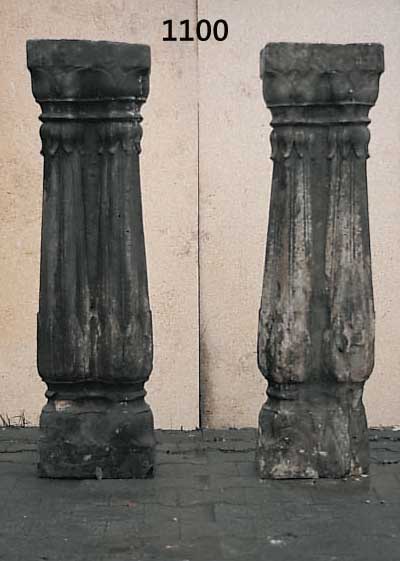 PAAR PALASTDOPPELSäULEN, INDIEN, UM 1800, SANDSTEIN GEHAUEN, H. CA. 137 CM