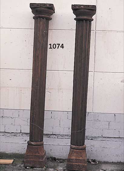 PAAR HOLZSäULEN, ENGLAND, UM 1800, MIT GESCHNITZTEN HOLZKAPITELLEN, H. CA. 262 CM
