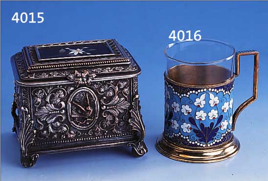 TEEGLASHALTER, SOWJETUNION 1958, 84ER SILBER VERGOLDET, BT. IN CLOISONNE- TECHNIK EMAILL., GLASEINSATZ SEK., H CA. 10 CM