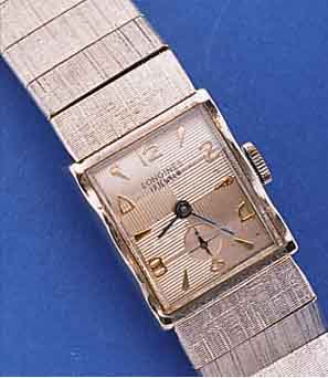 LONGINES HERRENARMBANDUHR, SCHWEIZ UM 1942, NEUTR. METALLGEH. VERCHR./BER., KONKAVGL. 3- FLäCHIG, BODEN EDELST. GEDR., BLATT STREIFEN- FöRM. ...