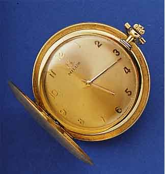MILUS FRACKUHR SAVONETTE, SCHWEIZ UM 1960, GG 750/000 MATT., VERG. BLATT, AUFGEL. GOLD- STD.-ZEICHEN, RUNDANKERW., 17 ST., KAL. 170, SCHR.-UNR., ...
