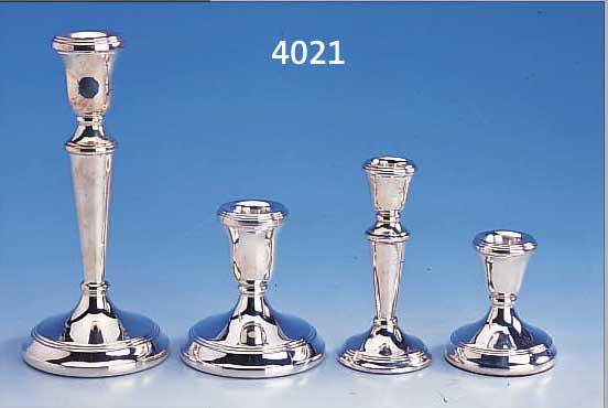 SET: 4 KERZENSTäNDER, 925ER SILBER, GEFüLLT, DEKOR IDENTISCH, H. 8 - 19 CM, 1 LEUCHTER MIN. VERBEULT