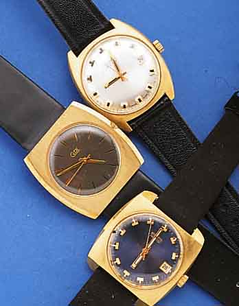 KONVOLUT: 4 HERRENARMBANDUHREN, FüR DEN DTSCH. MARKT UM 1970, ALLE UNGETR. LAGERW., ALLE METALL HARTVERG., EDELST.-BöDEN, 3X ARSA ...