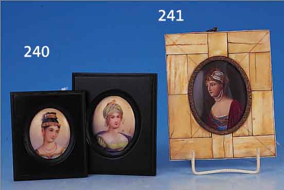 MINIATURMALEREI, DEUTSCH, UM 1900, RAHMEN ELFENBEIN, PORTRAIT EINER DAME, FEINE QUALITäTVOLLE MALEREI, FEINES INKARNAT, HOHE ...