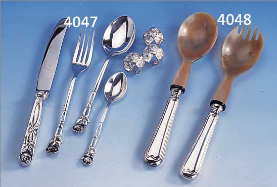 2-TEILIGES SALATBESTECK, GRIFFE 800ER SILBER, GEBRAUCHSTEILE HORN, ITAL. MEISTERMARKE MM - UNGEDEUTET, SPATENFORM MIT FADENVERZ., SEHR ...
