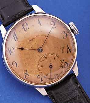 HERRENARMBANDUHR AUS SAVONETTETASCHENUHR, BEZ. MOVADO, UM 1925, WOHL AUF KD.-WUNSCH UM- GEBAUT UM 1948, METALL VERCHR., BODEN U. GLASR. ...