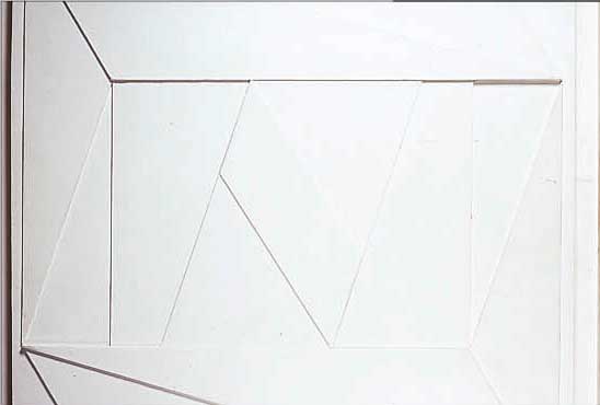 SCHEFFLER, HORST, GEB. 1935 HEINRICHSWALDE, LEBT IN BREMEN, HIER: PRISMATISCH, HOLZRELIEF WEIß GEFASST VON 1966, WERKSVERZ.NR. 26-66, CA. 53 X 56 ...