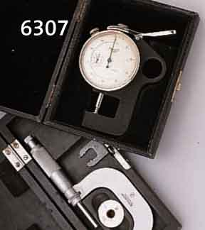 KONVOLUT FEINMESSWERKZEUG FÜR FEINSMECHANIKER/ UHRMACHER: 1X MIKROMETER, IM ORIG.-HOLZKAS- TEN, BEZ. J.E. REINECKER/CHEMNITZ UM 1940, MESSBER. ...