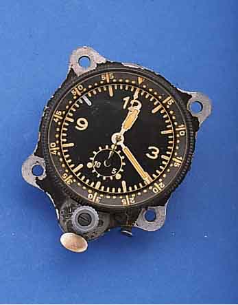 JUNGHANS BORDCHRONOGRAPH, DEUTSCHLAND UM 1939, ALUMINIUM, BODEN M. BAJONETTEVERSCHL., ENTW. FüR DIE DTSCH. LUFTWAFFE, LüNETTE M. 60ER ...