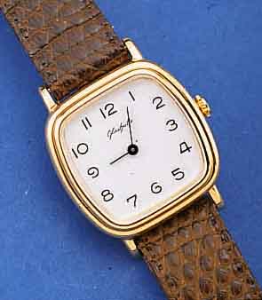 KONVOLUT: 2 GLASHÜTTE ARMBANDUHREN MEDIUM, DEUTSCHLAND UM 1980, BEIDE METALL HARTVERG., EDELST.-BöDEN GEDR., LEDERB., BEIDE FORMANKER-W. KAL. ...
