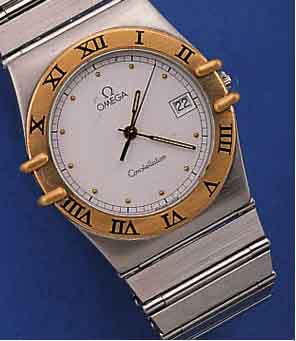 OMEGA HERRENARMBANDUHR CONSTELLATION, SCHWEIZ UM 1988, EDELST., BODEN GEDR., LüNETTEM. EINGEL. STD.-ZEICHEN IN GG, ...