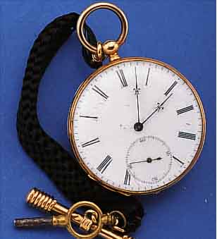 HERRENTASCHENUHR OFFEN, SCHWEIZ UM 1875, GG 750/000, BODEN FLORAL GRAV., IM ZENTRUM JAGDSZENE, EMAILBL. FEIN HAARR., GEBL. STAHL- ZEIGER, ...