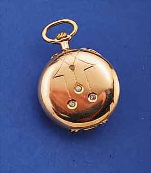 DAMENTASCHENUHR, SCHWEIZ/DEUTSCHLAND UM 1908, ROSE-G. 585/000, RüCKS. JUGENDSTILGRAV.,DIAMANTROSEN, U. IM ZENTRUM SüßWASSERPERLE, PERF. ...