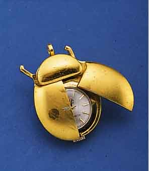 ANHäNGEUHR IN FORM EINES MARIENKäFERS, FLüGEL ZUR ZEITABNAHME AUFKLAPPBAR, BEZ. MINA DELUXE, SCHWEIZER STIFTENANKERW. M. IN- DIR. ...