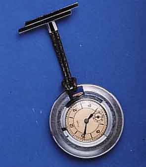 KONVOLUTKONVOLUT: 2 ANHÄNGEUHREN ART DECO, SCHWEIZ UM 1940, 1X LEDERUMRANDET, GEH. SILBER, LEDER- KORDEL, 2-FARB. VERS. BLATT, BEIDS. VERGL., 15 ...