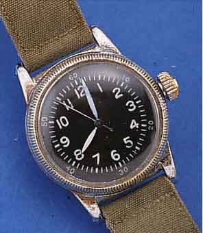 WALTHAM MILITäRARMBANDUHR, USA UM 1939, METALL VERCHR., BODEN U. GLASR. GESCHR., SCHW.KONTRASTZIFFERBL., 16 ST., HANDAUFZUGKAL. 6/0-42, ...