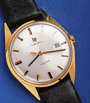 KONVOLUKONVOLUT: 2 LIP HERRENARMBANDUHREN, BEIDE FRANKREICH UM 1968, BEIDE M. ELEKTROMECHANI- SCHEM WERK, KAL. R148N+R, BEIDE WERKE VERG., ...