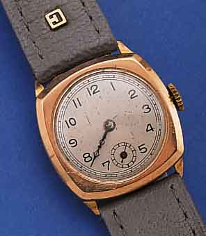 KONVOLUT: 3 ARMBANDUHREN, VERSCH. FERTI- GUNGSZEITEN U. KONZEPTE, 1X AUS DAMENTASCHEN- UHR, SILBER, EMAILBL., ROT 22-21, ZYLINDERW., UM 1908, ...