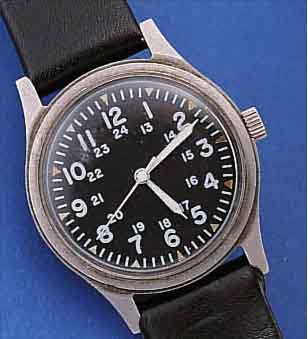 HAMILTON MILITäRARMBANDUHR, SCHWEIZ UM 1978,EDELST., EINSCHALENGEH., GET. A-WELLE, FüR DIE US-ARMY, SO REG.-GRAV. AUF GEH.-BODEN, ...