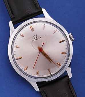 OMEGA HERRENARMBANDUHR, SCHWEIZ UM 1945, NEUTR. 2. GEH. BEIDS. VERGL., METALL VERCHR., BLATT REST., 16 ST., HANDAUFZUGKAL. 30T2, KOMP.-UNR., ...