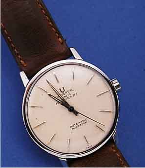 UNIVERSAL GENEVE HERRENARMBANDUHR AUTOMATIK, SCHWEIZ UM 1960, EDELST., EINSCHALENGEH., GET. A-WELLE, BLATT REST., 28 ST., ZENTRAL- ROTOR, ...