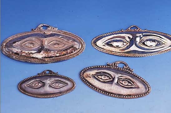4 SILBERVOTIVGABEN: AUGENPAARE, SILBERBLECHGEPRäGT, BREITE CA. 8.6 - 13.8 CM