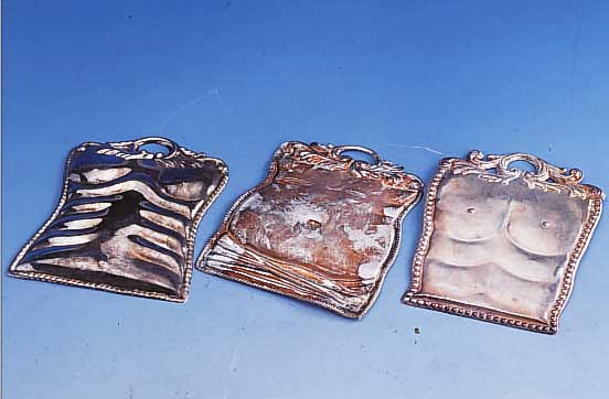 3 SILBERVOTIVGABEN: BäUCHE, SILBERBLECH GE-PRäGT, MAßE CA. 11.5 X 9.5 CM