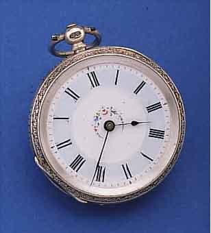 TASCHENUHR, SCHWEIZ/ENGLAND UM 1884, SILBER,HALLMARK VON BIRMINGHAM, TIEFE RUNDUMGRAV., MONOGR.-SPIEGEL FREI, 2-FARB. PERF. EMAILBL., IM ZENTRUM ...