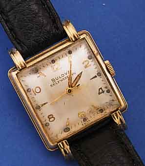 BULOVA HERRENARMBANDUHR, SCHWEIZ/USA UM 1954, CARREE-ARRONDEE-GEH., AUFWEND., GG-AUFL.EDELST.-BODEN GEDR., 4-FLäCHIGES KONKAVGL., BANDANST. ...