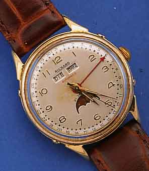 RICHARD HERRENARMBANDUHR VOLLKALENDER INCLUSIVMONDPHASE AUTOMATIK, SCHWEIZ UM 1954, METALLVERG., BER., EDELST.-BODEN GESCHR., ORIG.- BLATT U. ...