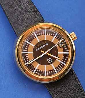 KIENZLE HERRENARMBANDUHR SWISSSONIC, SCHWEIZUM 1970, MASSIV METALL HARTVERG., EDELST.- BODEN GEDR., LEDERB., ELEKTROMECHANISCHES ATO PRINZIP, ...