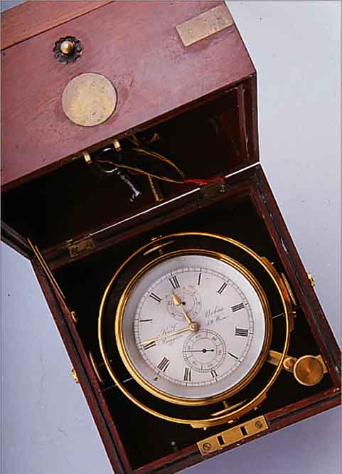KARL URBAN MARINECHRONOMETER, ÖSTERREICH UM 1902, MAHAGONIHOLZKASTEN, 3-TEIL. VERGL., MESSINGMONTUREN, KESSEL KARDANISCH AUFGEH., VERS. ...