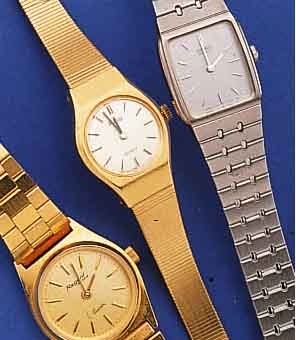 KONVOLUT: 12 DAMENARMBANDUHREN, QUARTZGEST. ANALOGANZ., GEFERT. IN DER ZEIT VON 1980-1988,ALLE METALL, TEILW. HARTVERG., TEILW. RHOD., TEILW. ...