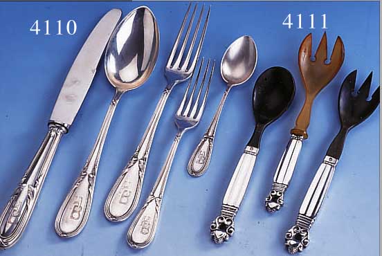 3 TEILE SALATBESTECK, GEORG JENSEN DäNEMARK KOPENHAGEN UM 1925, 830ER SILBERGRIFFE, GEBRAUCHSTEILE HORN, MODELL ACORN, GRIFFE GEFüLLT, ...