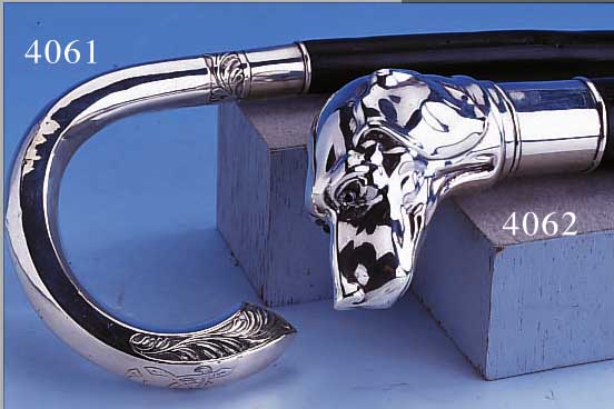 FLANIERSTOCK, DEUTSCH WOHL HANAU, FORM UM 1900, 925ER SILBER, MEISTERMARKE AM - UNGEDEU- TET, IN FORM EINS PLASTISCHEN HUNDEKOPFES, EINGESETZTE ...