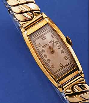 KONVOLUT: 3 BULOVA ARMBANDUHREN, WOHL AUS SAMMLERAUFL., VERSCH. FERTIGUNGSZEITEN, 1X TONNENFORM, GG-FILLED, UM 1937, KAL. 6AR, 7 ST., ...
