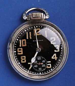 WALTHAWALTHAM MILITÄR-B-TASCHENUHR, USA UM 1938, NICKEL/SILBERGEH., BODEN U. GLASR. GESCHR., ORIG.-EMAILBL., LEUCHTFARBE ALTERSBED. BRÜCHIG 17 ...