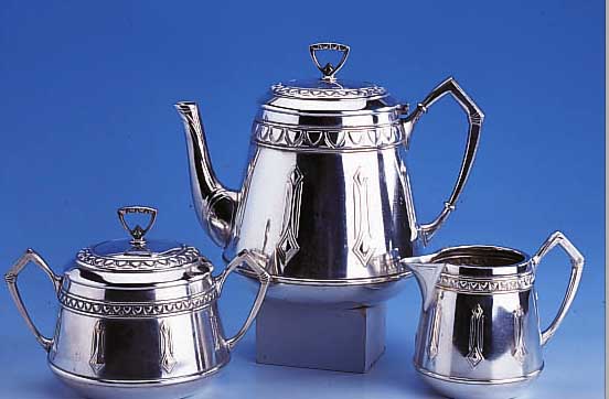 TEEKANNE, SAHNEGIEßER U. ZUCKERDOSE, WMF UM 1902/05, REINER JUGENDSTIL, LEGIERUNG BRI- TANNIA, L. BERIEBEN, KANNENH. CA. 16 CM