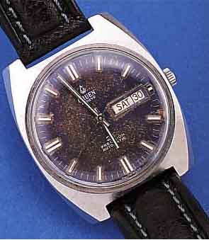 GRUEN HERRENARMBANDUHR AUTOMATIK PRESICION 25, SCHWEIZ UM 1966, EDELST., BODEN GESCHR., BLATT FL., TAG U. DATUM, ZENTRALROTOR, 25 ST.,AS KAL. ...