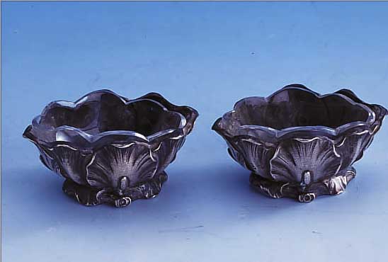 PAAR SALZSCHäLCHEN, MONOGR., EMILE PUIFORCAT, 950ER SILBER, FRANKREICH UM 1900, JUGEND- STIL, ABSTR. SEEROSENBLäTTER ZUR SCHALE GEFORMT, ...