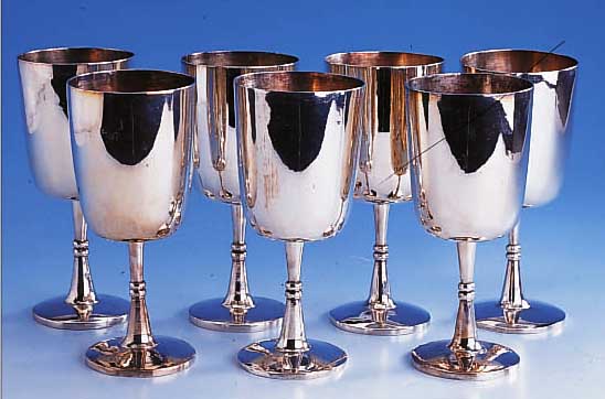 10 KELCHE, SILBER, GEPRüFT, TOTAL CA. 1900 G, TREIBARBEIT, LT. EINLIEFERER EINZELANFER- TIGUNG IM KUNDENAUFTRAG, H CA. 16 CM, ZEIT- LOSE, ...